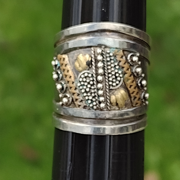 sterling silver Jewelry - Modern style ornate sterling silver ring with gold accents size 7.5